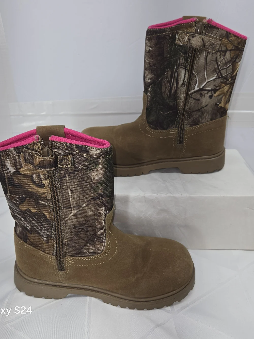 Magellan Outdoors Girl's Camo Boots Tan Brush Suede Size 1D